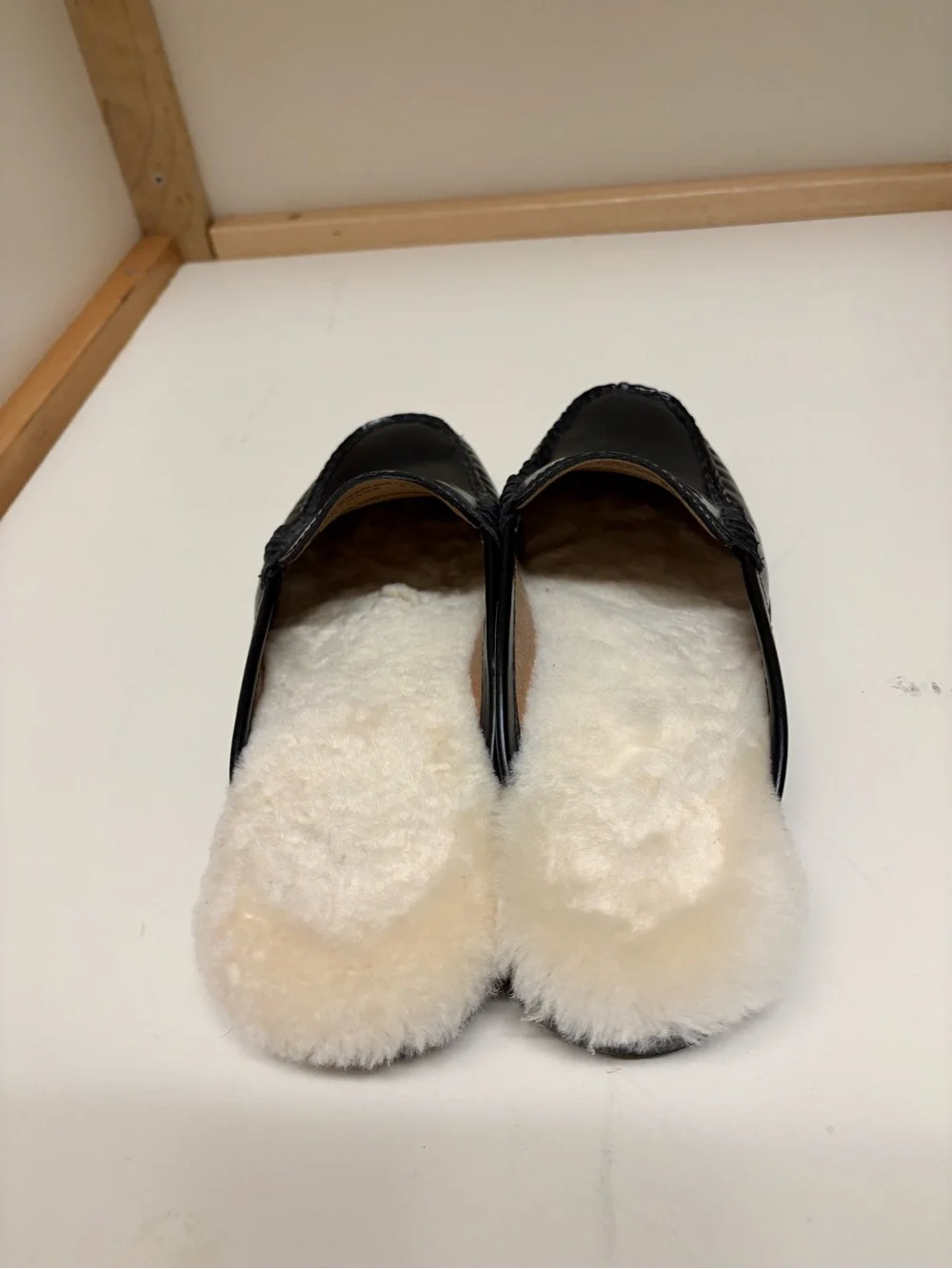GH Bass Weejuns Wynn Black Leather Shearling-Lined Slip-On Loafers 6.5